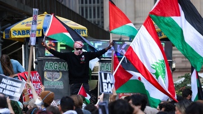 動画:ガザ戦闘1年 世界各地でデモ