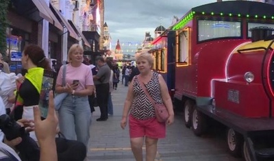 中国の対ロシアビザ免除試行初日 大勢のロシア人観光客が検問所に殺到