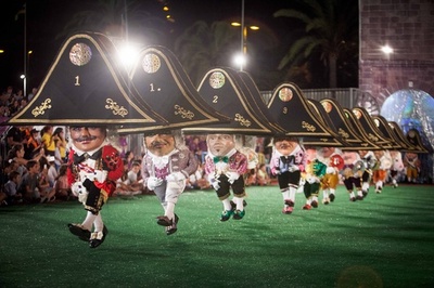 「雪の聖母」祭で小人のダンス、スペイン・カナリア諸島