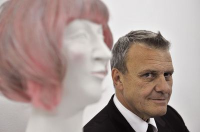 マリー・アントワネットを整形すると？ パリで展覧会