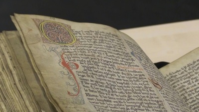 動画：中世北欧の写本コレクション、アイスランドがデンマークに返還要求