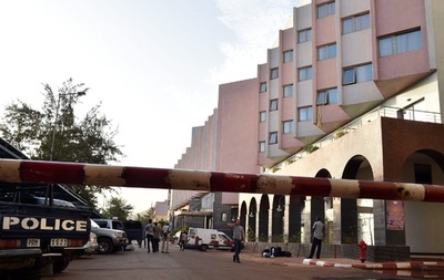 マリのホテル襲撃、犠牲者19人 全土に非常事態宣言