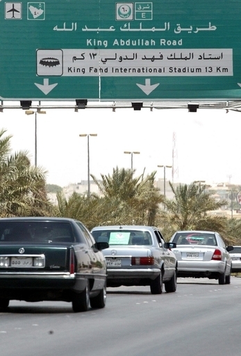 サウジで不快語のナンバープレート禁止令、「USA」もダメ