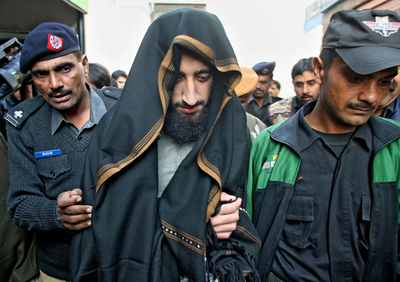 旅客機爆破テロ未遂の容疑者逃走、パキスタン政府が関係者らに事情聴取