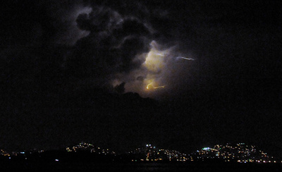 ブラジルのビーチに落雷、4人死亡