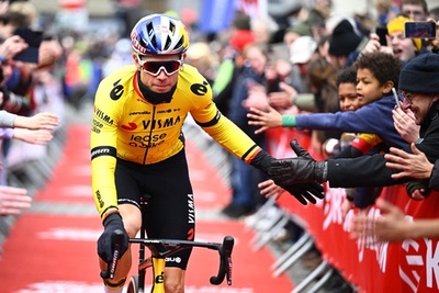 ファン・アールトがジロ欠場へ 集団落車によるけがで