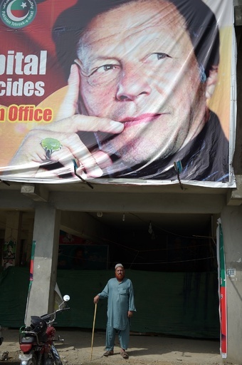 パキスタン総選挙、野党勝利で政権交代か 与党は不正を非難