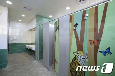 幼い娘に「便器は汚い」と座らずに出させた…韓国の残念な母親