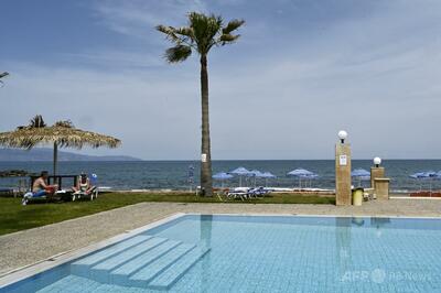 豪高級ホテルのプールにワニ…利用客は「誰も気にせず」