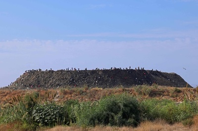 【今日の1枚】一枚岩？ 実はごみ処分場 レバノン