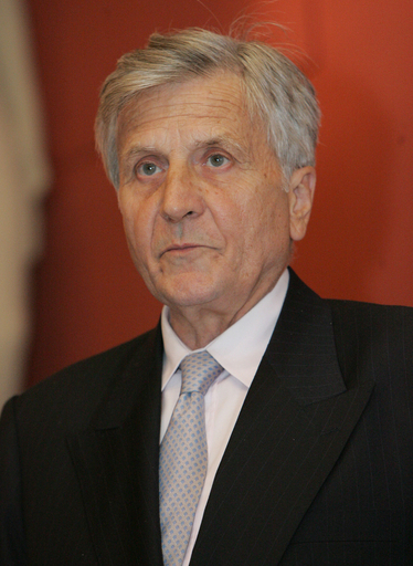 欧州中央銀行総裁、利上げは「あらゆる要素を考慮」して判断