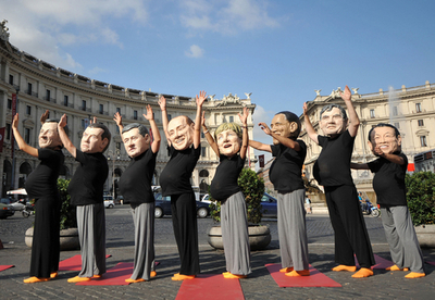 「衛生・教育問題考えて」、国際NGOがG8首脳のマタニティ・ヨガ・パフォーマンス