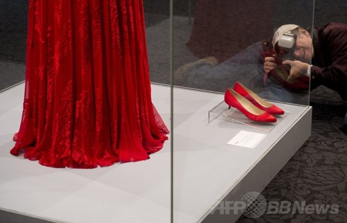 ミシェル米大統領夫人のドレス、米博物館で展示 舞踏会で着用 ミシェル米大統領夫人のドレス、米博物館で展示 舞踏会で着用