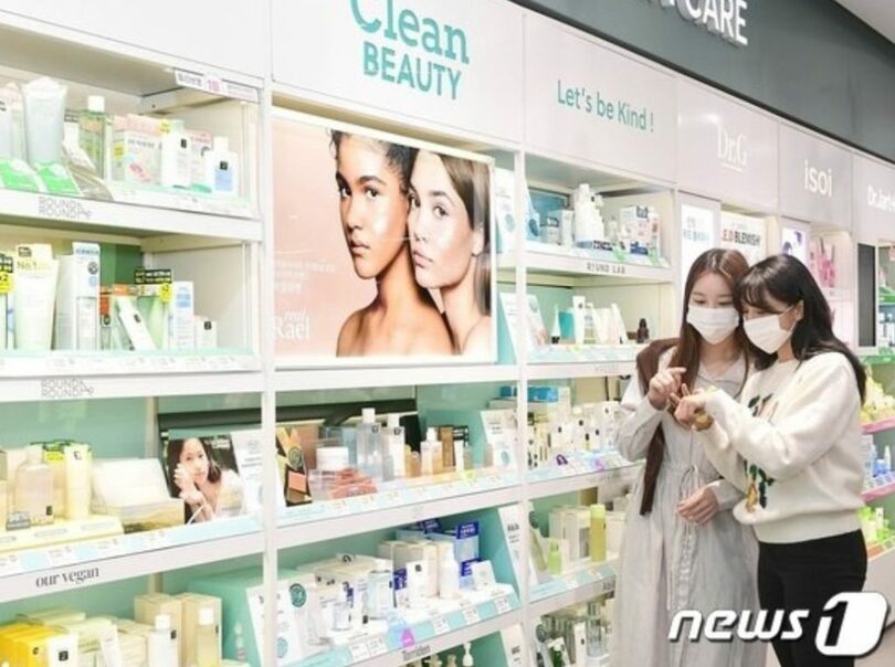 「オリーブヤングクリーンビューティー」選定ブランドの売り場（オリーブヤング提供）(c)news1