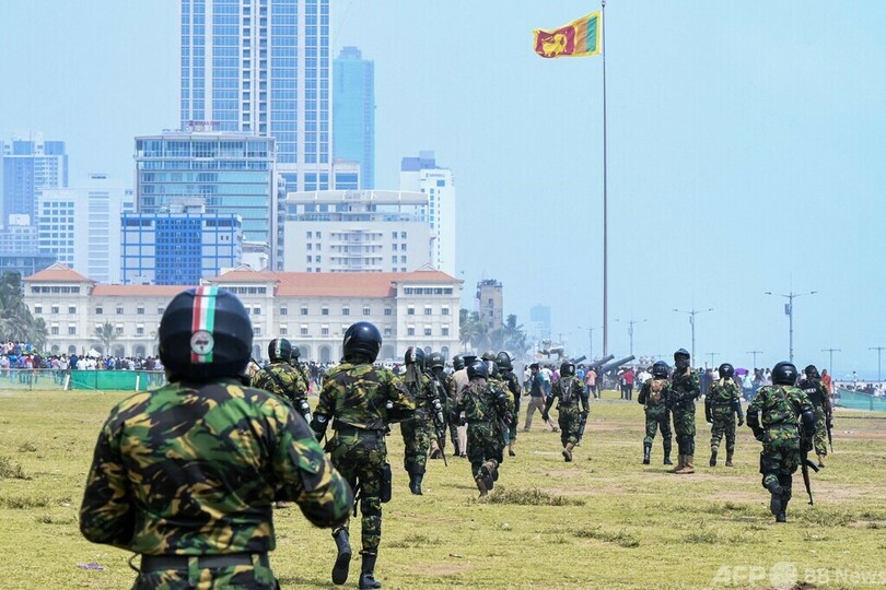 スリランカ首相、辞意表明 政府支持者がデモ隊襲撃で死傷者