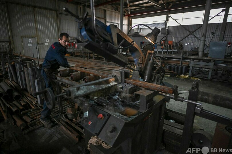 厳しい冬に備える住民 ウクライナ東部ドネツク