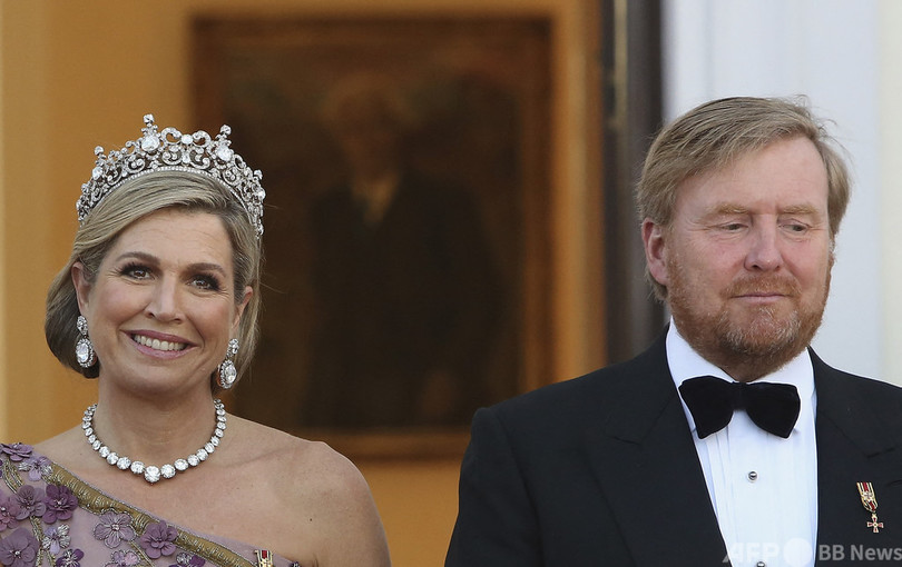 ドイツを公式訪問のオランダ王妃、華麗な帽子姿