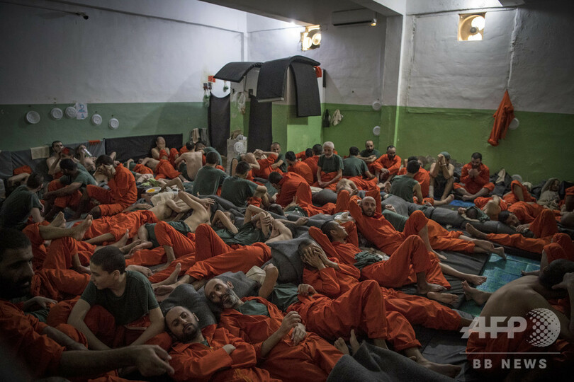 過密と悪臭 「IS戦闘員」収容施設の内側 シリア【再掲】