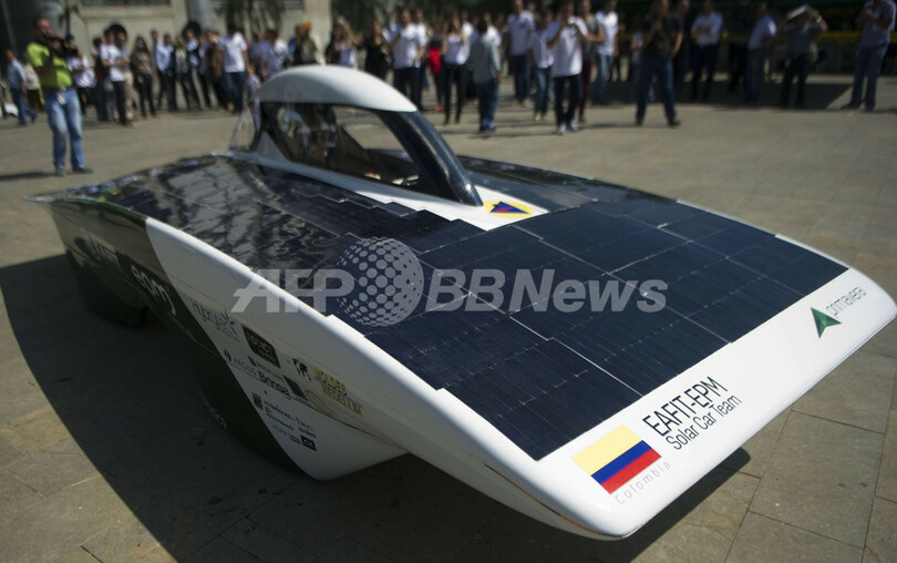 新作ソーラーカーをお披露目、コロンビア