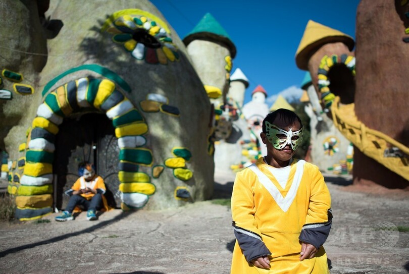 低身長の人々が熱演、中国「小矮人帝国」