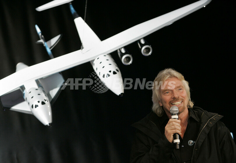 ヴァージン・ギャラクティック、有人宇宙旅行用の宇宙船模型を公開