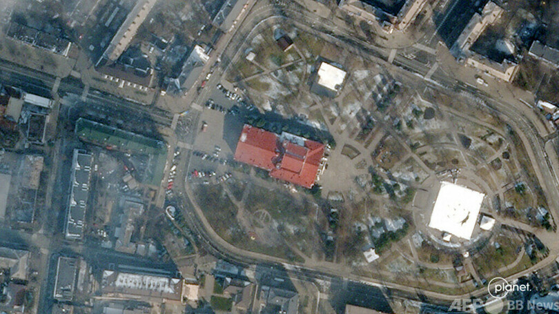 空爆されたマリウポリの劇場、死者300人か 市当局