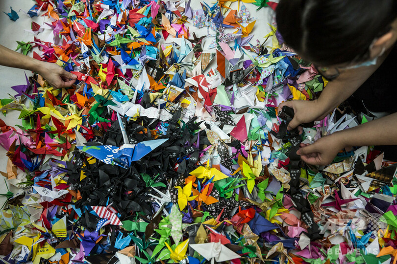 香港の民主派デモ、ショッピングモール前で機動隊と衝突