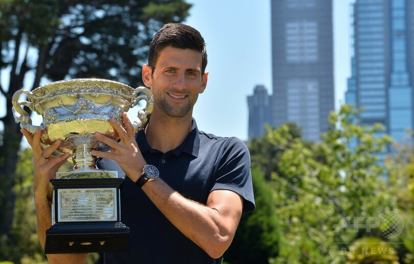 全豪制覇一夜、ジョコビッチがメルボルン市内で写真撮影