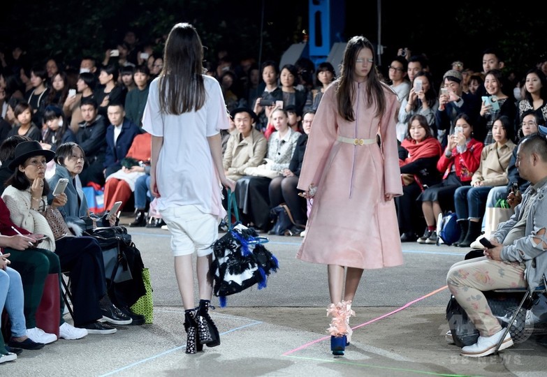 ミキオサカベ 17年春夏 写真枚 国際ニュース Afpbb News