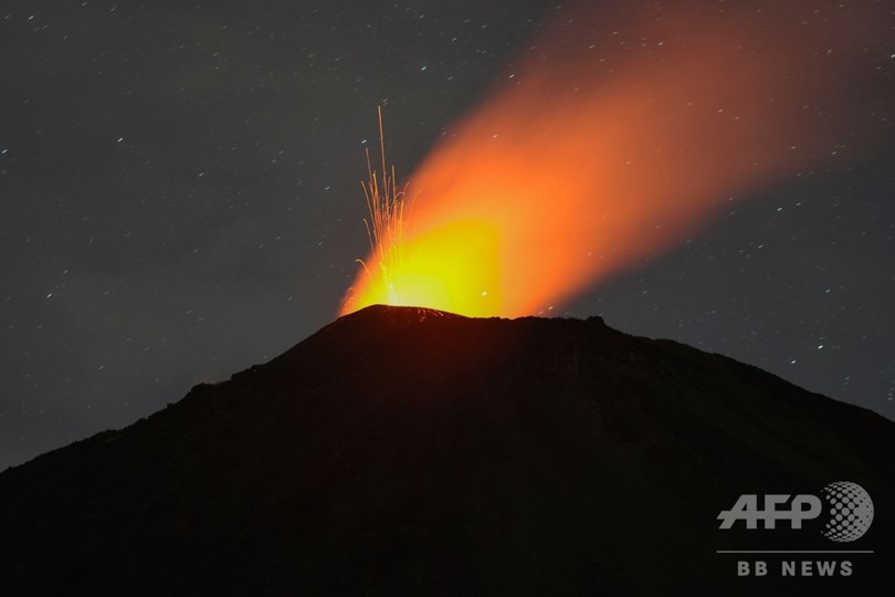 噴き出す溶岩 中米グアテマラ パカヤ山が噴火 写真12枚 国際ニュース Afpbb News