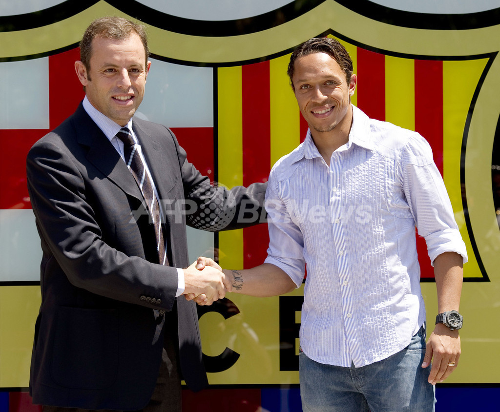 バルセロナ セビージャのアドリアーノを獲得へ 写真3枚 国際ニュース:AFPBB News