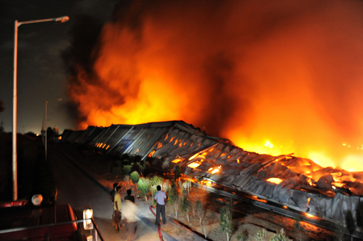 インドの日立エアコン工場で大規模火災 写真4枚 国際ニュース：AFPBB News