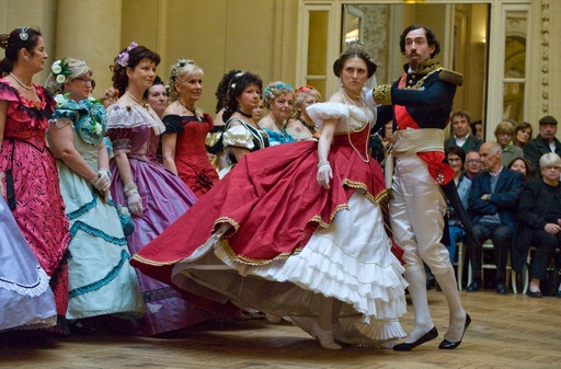 ナポレオン3世時代の衣装で華やかに、仏ビシーで祭典 写真17枚 国際