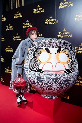 ヴィヴィアン・ウエストウッド アングロマニア」都内で新作披露、来場