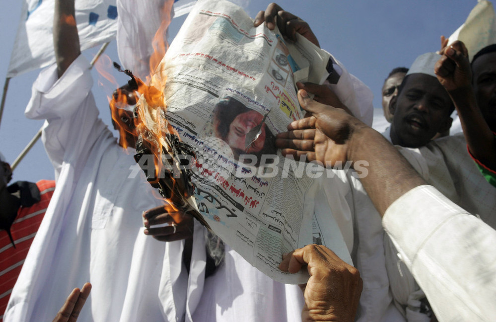 テディベアに ムハンマド で禁固刑の英語教師の恩赦求め英上院議員がスーダン入り 写真3枚 国際ニュース Afpbb News