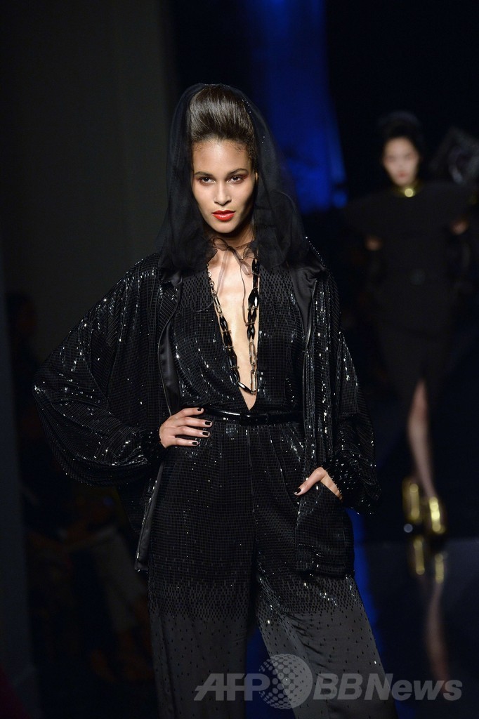 「ひげ面の女装歌手」も登場、J.P.ゴルチエ14/15年秋冬オートクチュール