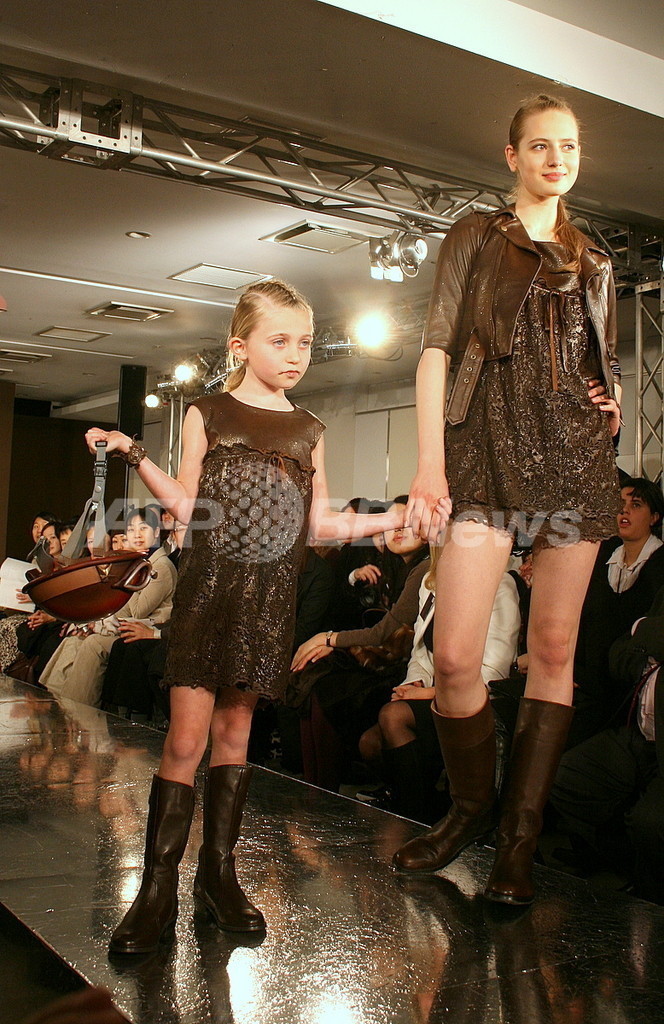 ショコラが子供服に変身、「ショコアンファン コレクション」