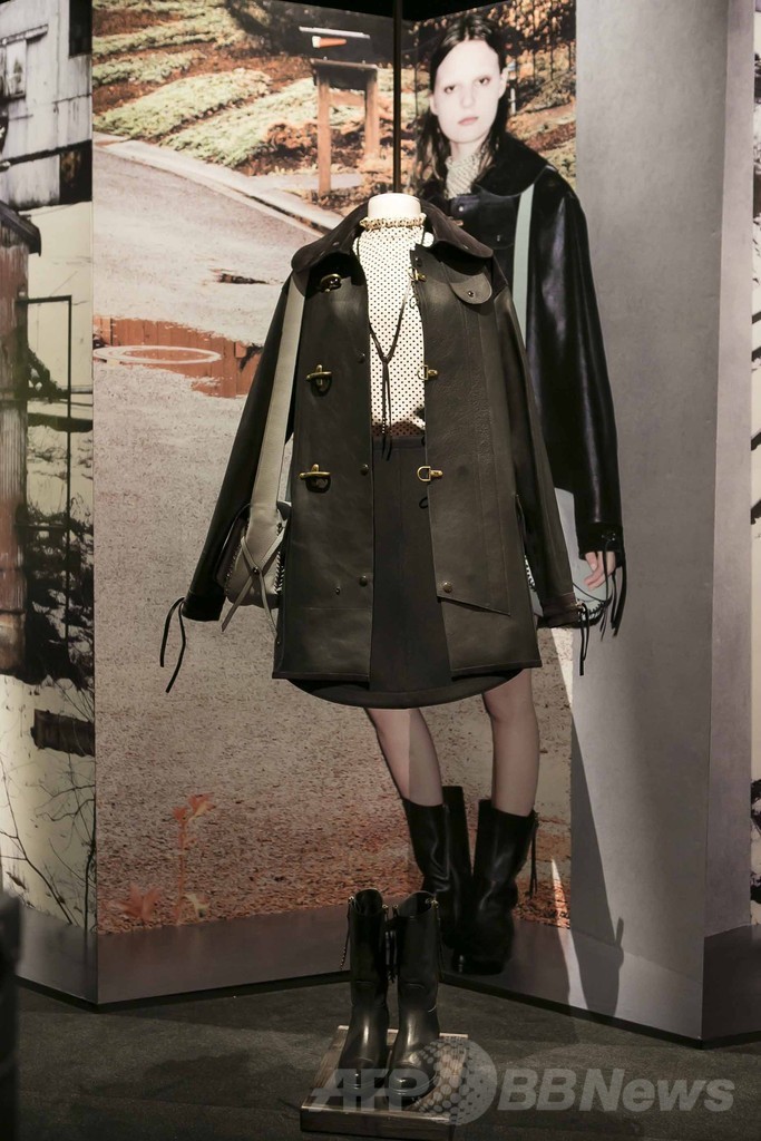 「コーチ」、スチュアート・ヴィヴァースによるデビューコレクションを都内で披露