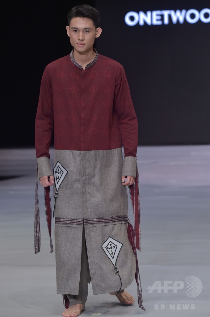 インドネシアでファッションショー、地元デザイナーらが新作発表