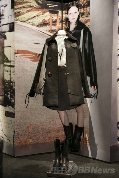 「コーチ」、スチュアート・ヴィヴァースによるデビューコレクションを都内で披露