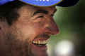 ダカールラリー2011第13ステージを終了し、総合優勝に喜ぶKTMのマルク・コマ（Marc Coma、2011年1月15日撮影）。(c)AFP/DANIEL GARCIA