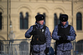 ロシアの首都モスクワ中心部で警備に当たる国家親衛隊（2023年3月15日撮影）。(c)NATALIA KOLESNIKOVA / AFP