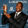 ローレウス・ワールド・スポーツ・アワード（%%2010 Laureus World Sports Awards%%）の授賞式が10日、アラブ首長国連邦のアブダビ（Abu Dhabi）で開催され、男子年間最優秀選手には陸上競技のウサイン・ボルト（%%Usain Bolt%%、ジャマイカ）、女子年間最優秀選手にはテニスのセレーナ・ウィリアムス（%%Serena Williams%%、米国）が選出された。ボルトの受賞は2年連続2度目。

　写真はスポーツ貢献賞に選出された元バスケットボール選手のディケンべ・ムトンボ（%%Mutombo Dikembe%%）氏。（2010年3月10日撮影）(c)AFP/MARWAN NAAMANI