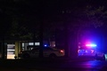 米オクラホマ州タルサで、銃撃事件が起きた病院に出動した警察（2022年6月1日撮影）。(c)CHANDAN KHANNA / AFP