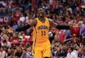 13-14NBAプレーオフ・イースタンカンファレンス準決勝（7回戦制）第4戦、ワシントン・ウィザーズ（Washington Wizards）対インディアナ・ペイサーズ（Indiana Pacers）。歓喜するインディアナ・ペイサーズのロイ・ヒバート（Roy Hibbert、2014年5月11日撮影）。(c)AFP/Getty Images/Rob Carr