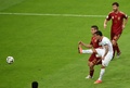 サッカーW杯ブラジル大会（2014 World Cup）グループB、スペイン対チリ。前半43分に追加点を決めるチリのチャルレス・アランギス（Charles Aranguiz、右手前、2014年6月18日撮影）。(c)AFP/YASUYOSHI CHIBA
