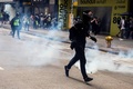 香港で、民主派のデモに向けて発射された催涙弾（2020年5月24日撮影）。(c)ISAAC LAWRENCE / AFP