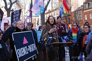 LGBTQ権利運動発祥地の公園局サイトから「TQ」削除 米NYでデモ