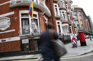 ウィキリークスのアサンジ容疑者のネット回線切断 在英エクアドル大使館 ウィキリークスのアサンジ容疑者のネット回線切断 在英エクアドル大使館