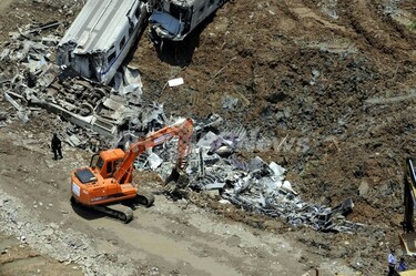 【中古】 死体は走るよ国際列車 中国列車事故で鉄道局幹部3人解任、車両スピード撤去 写真6枚 国際